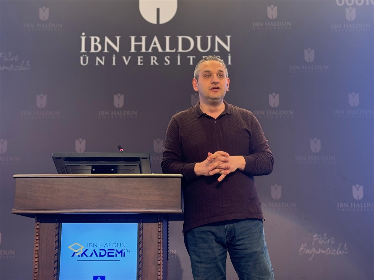 Kırklareli Üniversitesi Sosyal Bilimler Meslek Yüksekokulu Öğretim Üyesi Dr. Cem Sökmen, "İbn...