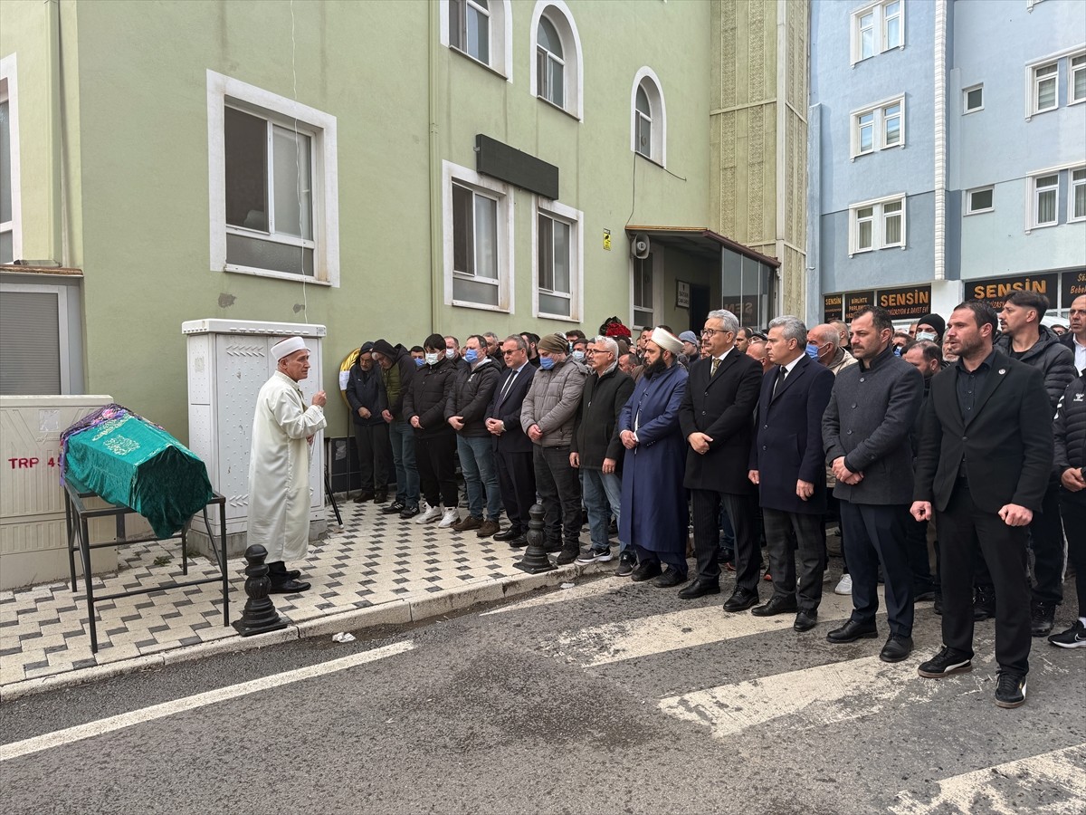 Kocaeli'nin Derince ilçesinde, menenjit hastalığı teşhisiyle tedavi gördüğü hastanede hayatını...