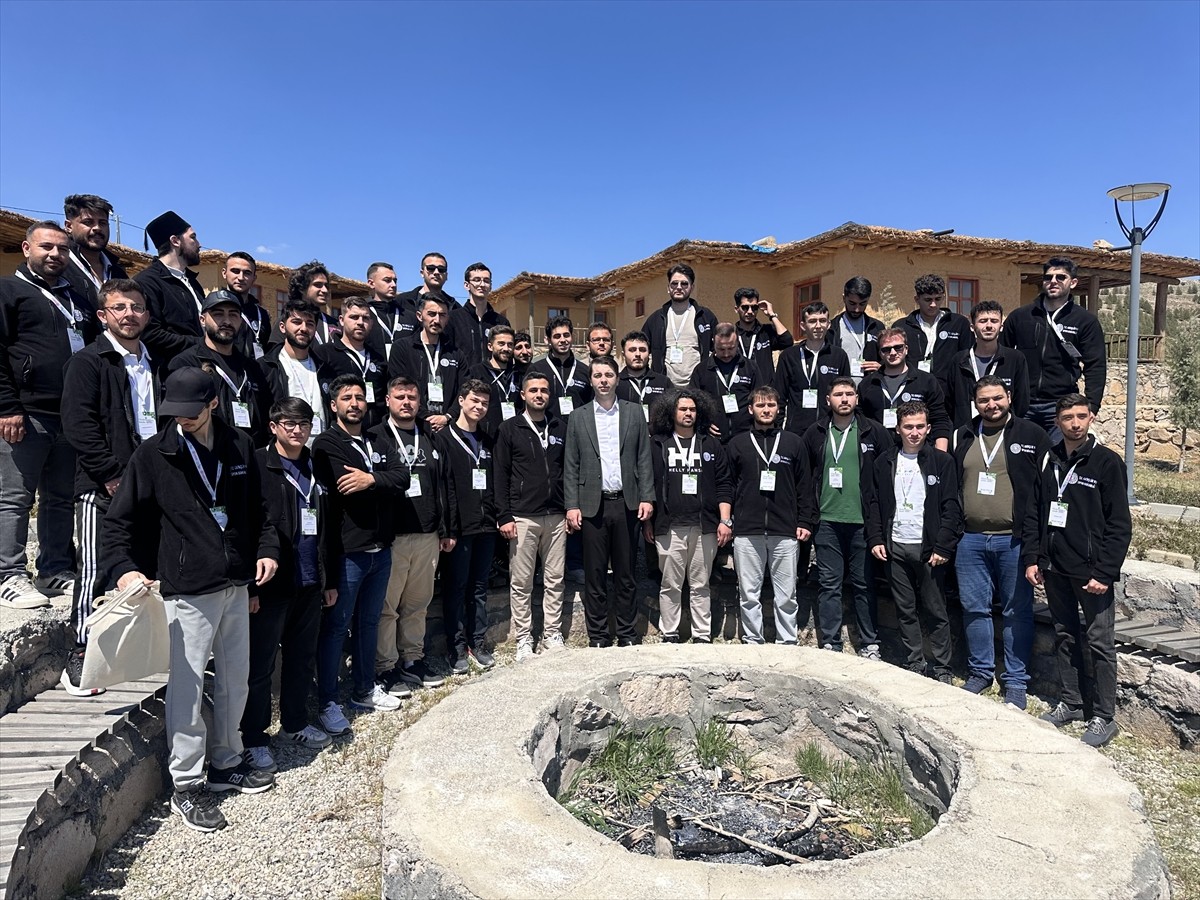 Konya'da, Gençlik ve Spor Bakanlığı tarafından tarım girişimcisi gençlere destek verme ve gençleri...