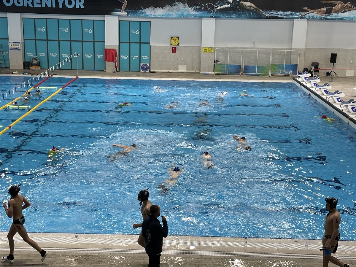 Konya'da, milli takım seçmeleri için düzenlenen Sualtı Hokeyi 24 Yaş Altı, 17 Yaş ve Altı Türkiye...