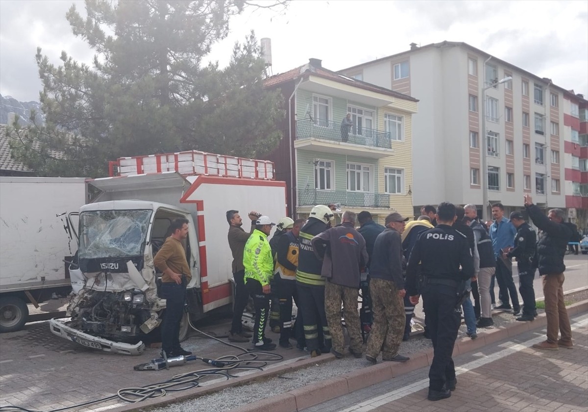  Konya'nın Seydişehir ilçesinde meydana gelen trafik kazasında 1 kişi hayatını kaybetti.