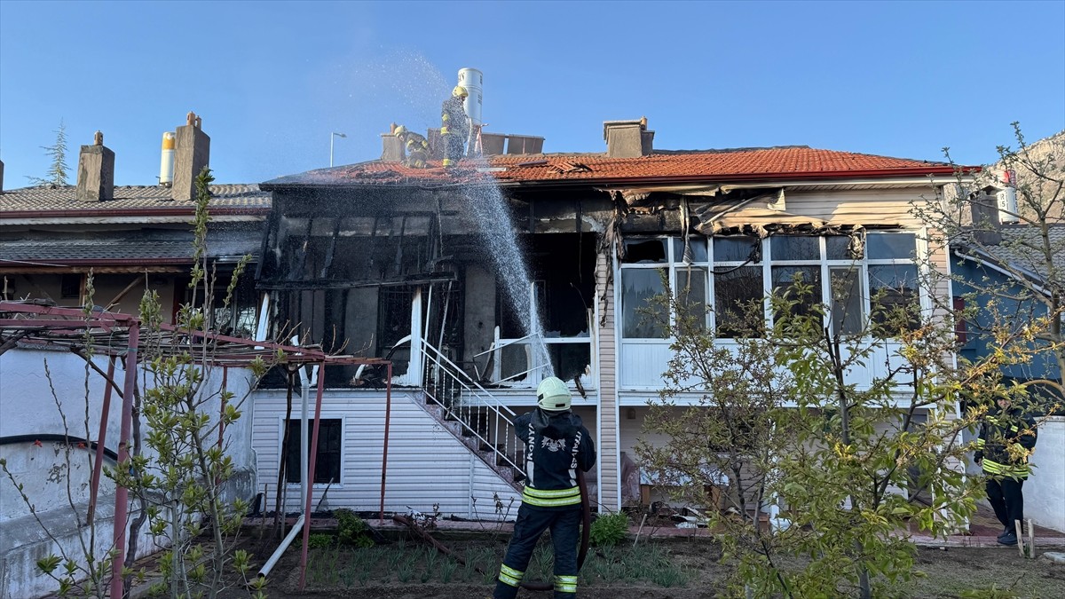 Konya’nın Seydişehir ilçesinde eski eşini ve komşu çifti darbettikten sonra evi ateşe veren...