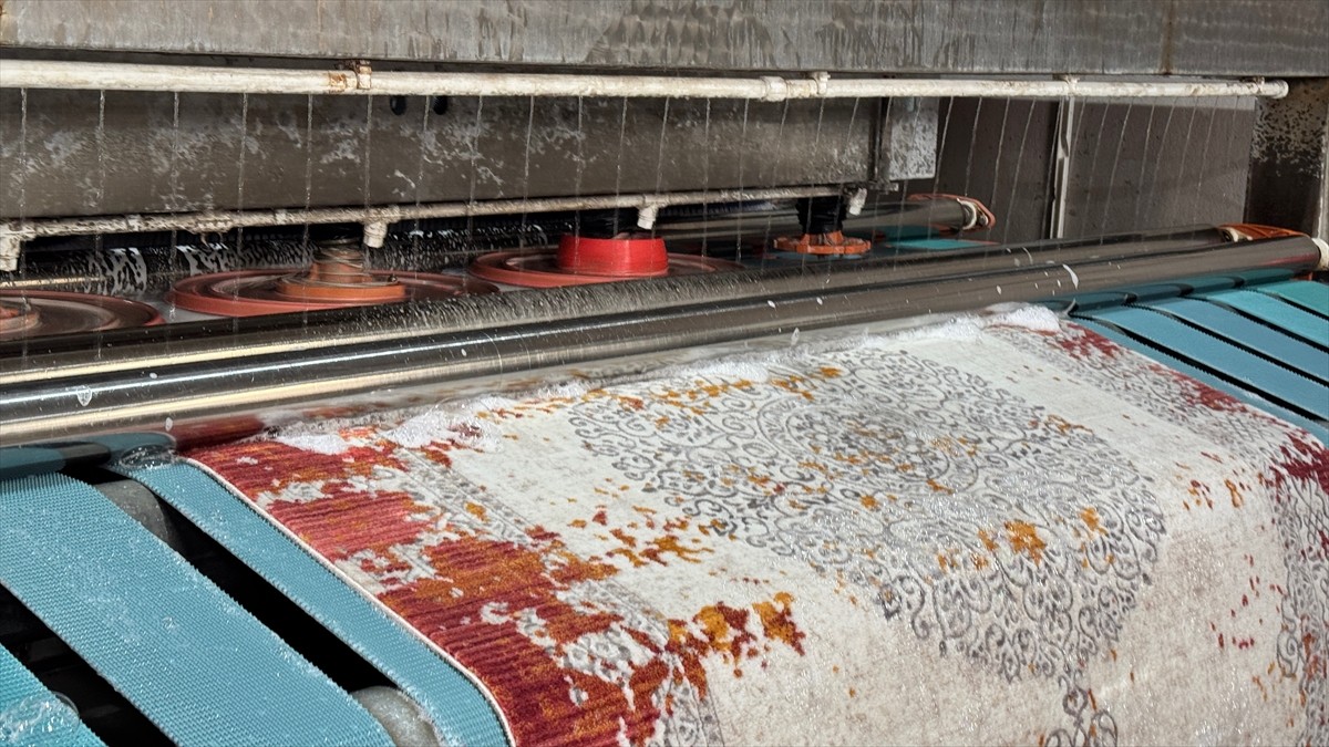 Konya Profesyonel Halı Yıkamacılar Derneği Başkanı Mehmet Mıhoğlugil, rengi ve orijinalliği...