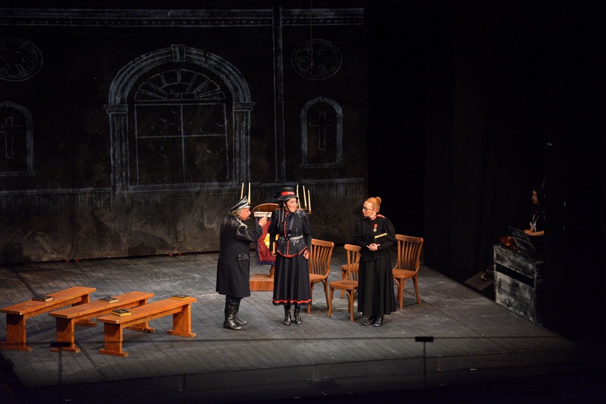 Kültür ve Turizm Bakanlığı Devlet Tiyatroları Genel Müdürlüğünce bu yıl 12'ncisi düzenlenen...