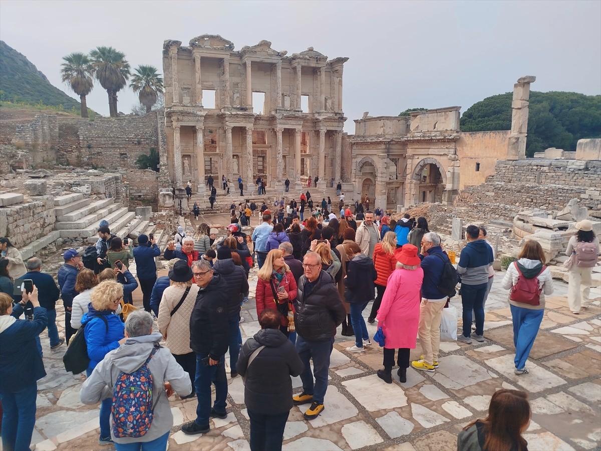 Kültür ve Turizm Bakanlığınca, 9 günlük Ramazan Bayramı tatili süresince müze ve ören yerlerini...