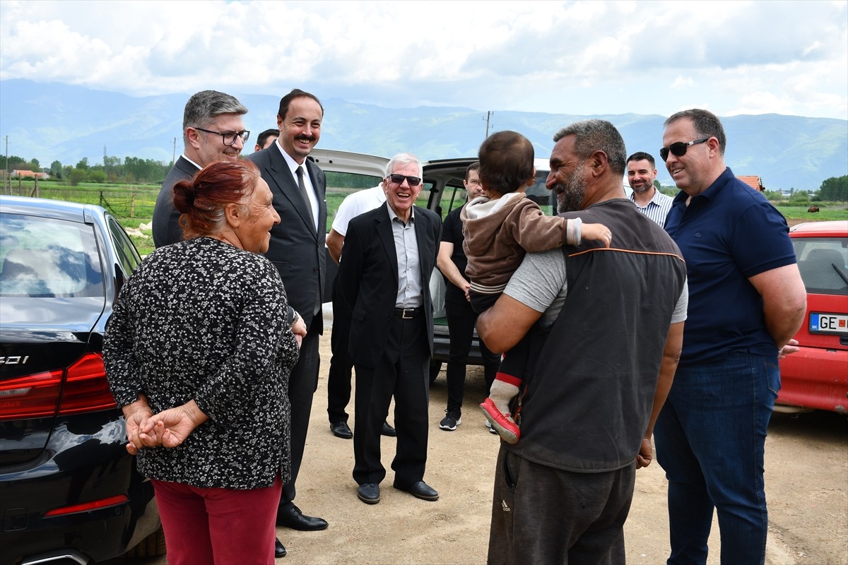 Kuzey Makedonya'da Türk Kızılay'ın da desteğiyle ihtiyaç sahiplerine giysi yardımı yapıldı....