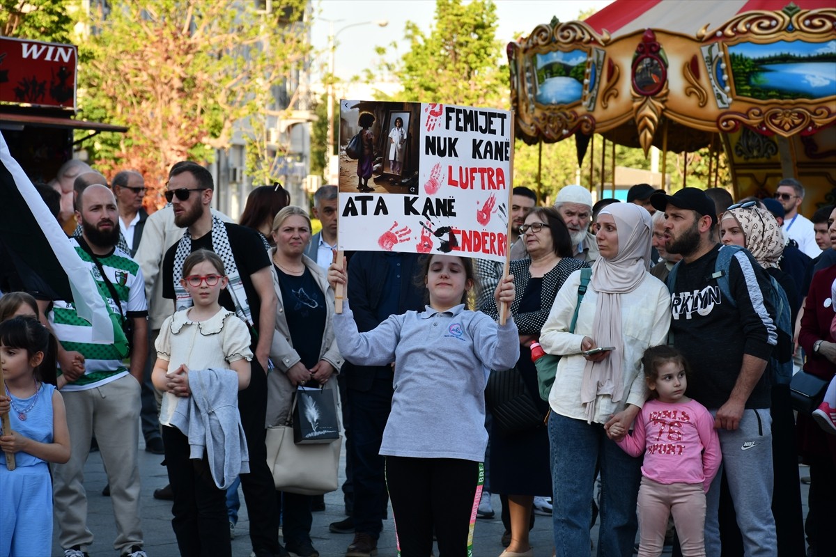 Kuzey Makedonya'nın kuzeybatısındaki Kalkandelen şehrinde Gazze'ye destek gösterisi yapıldı....