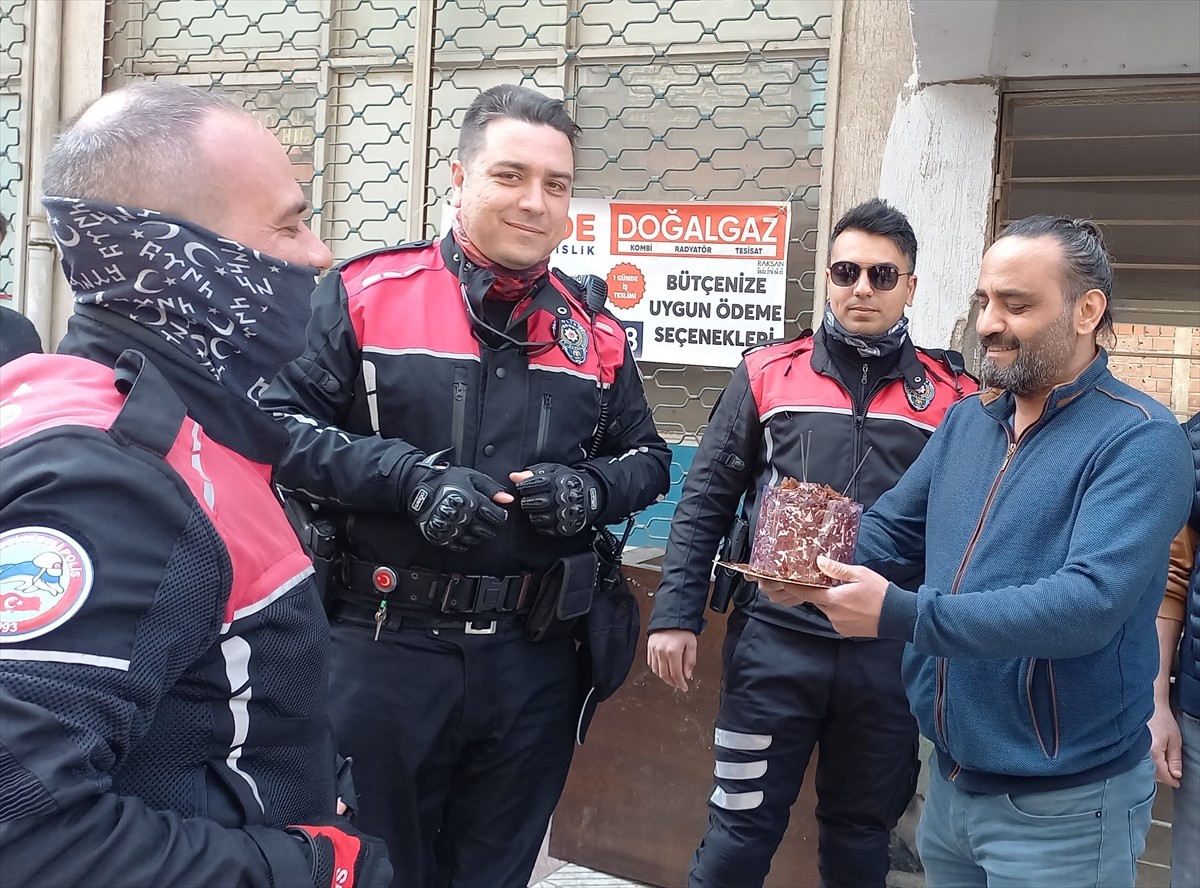 Manisa'nın Şehzadeler ilçesinde, kavga ihbarına giden polis ekibine, Türk Polis Teşkilatının 180....