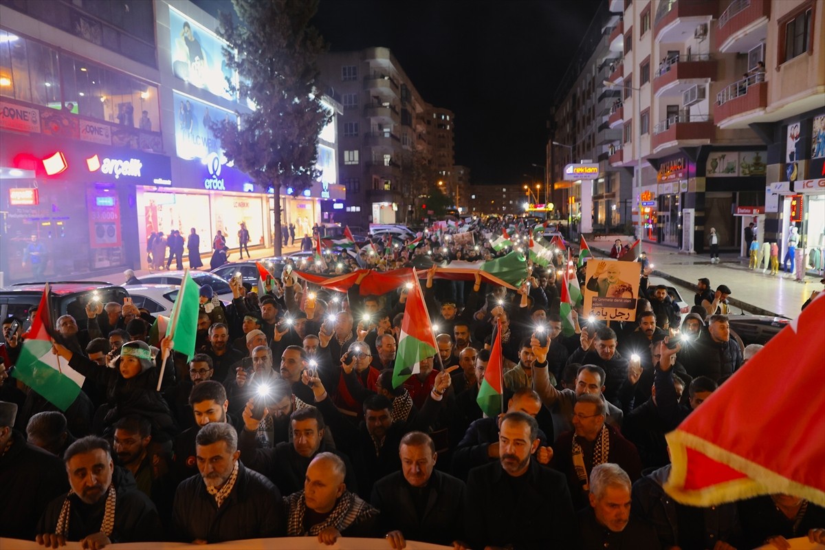 Mardin'de İsrail'in Gazze'ye yönelik saldırılarına tepki gösterildi. Mardin İHH İnsani Yardım...