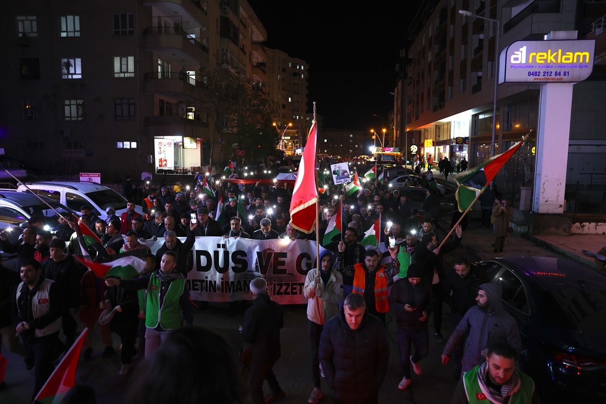 Mardin'de İsrail'in Gazze'ye yönelik saldırılarına tepki gösterildi. Mardin İHH İnsani Yardım...