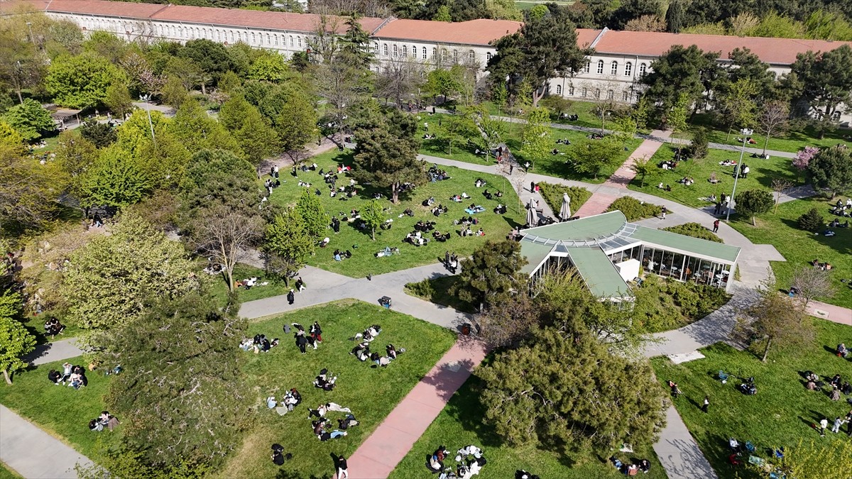 Marmara Denizi Silivri açıklarında meydana gelen 6,2 büyüklüğündeki depremin ardından Yıldız...