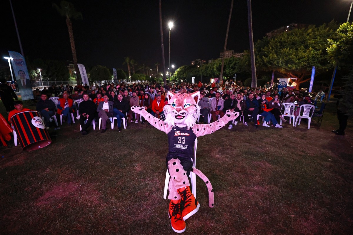 Mersin'de basketbolseverler, ÇİMSA ÇBK Mersin'in FIBA Kadınlar Avrupa Ligi'ndeki (EuroLeague)...