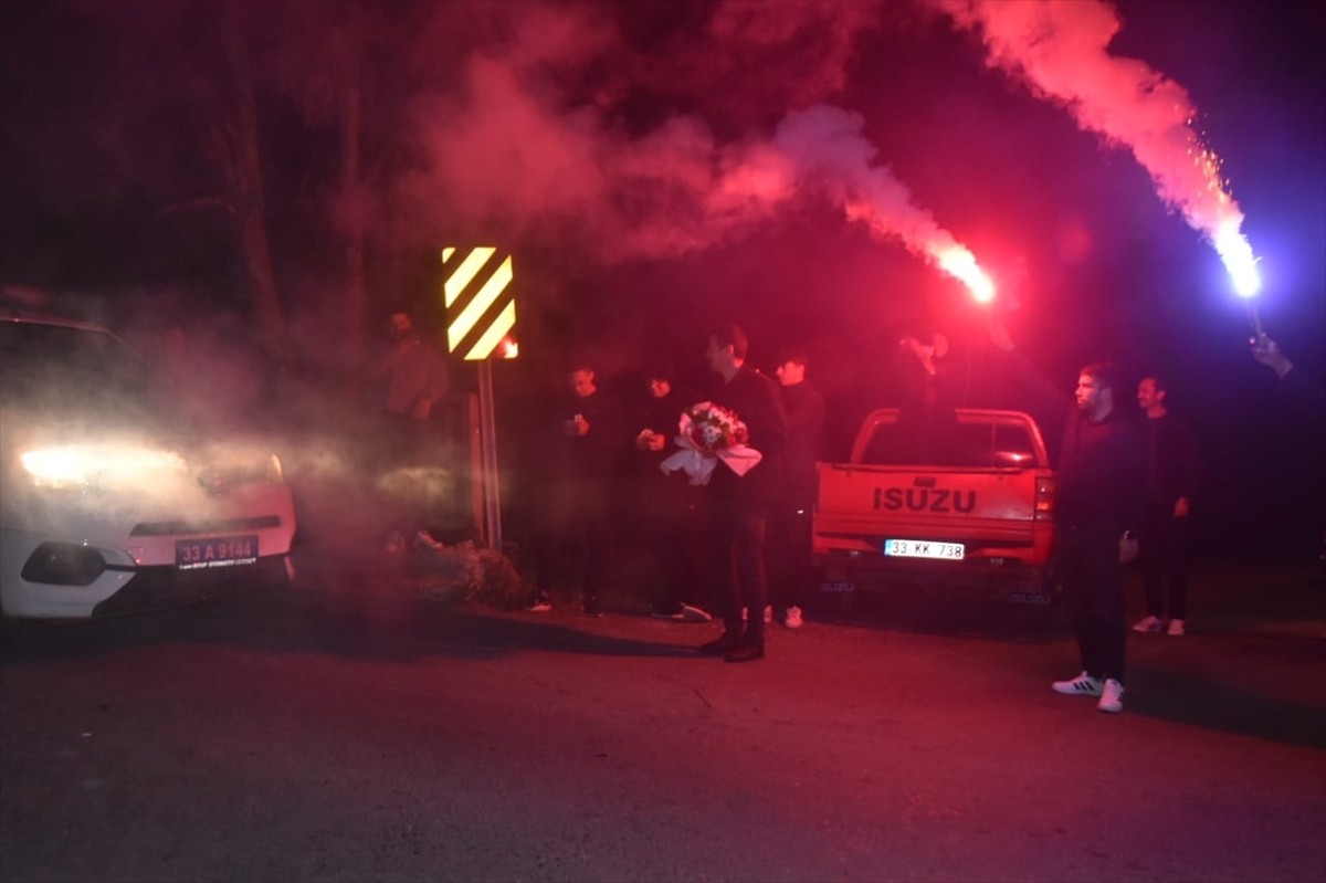 Mersin'in Bozyazı ilçesinde gençler, Türk Polis Teşkilatının kuruluşunun 180. yıl dönümü ve 10...