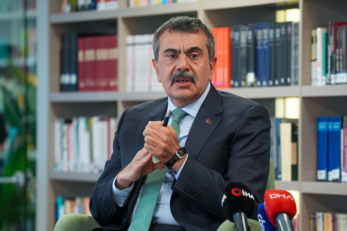 Milli Eğitim Bakanı Yusuf Tekin, Enstitü Sosyal'de gerçekleştirilen, "Geleceğin Eğitimini...