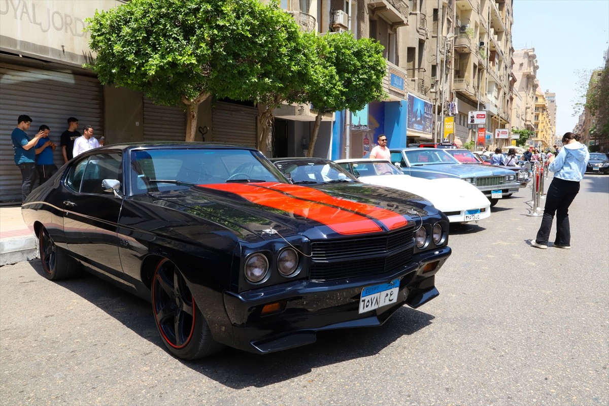 Mısır'da, bazıları 80 yaşın üzerinde olan 50'den fazla klasik otomobil sergilendi. Mısır Otomobil...