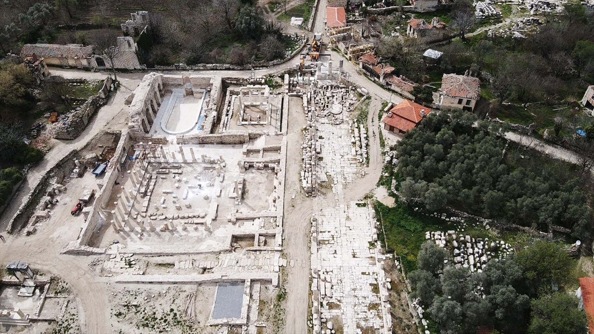 Muğla'da yer alan ve birçok medeniyete ev sahipliği yapan Stratonikeia Antik Kenti, Ramazan...