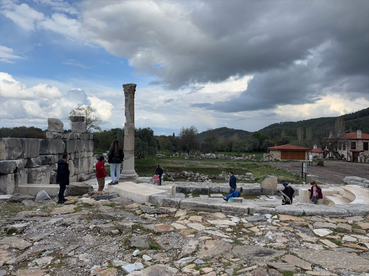 Muğla'da yer alan ve birçok medeniyete ev sahipliği yapan Stratonikeia Antik Kenti, Ramazan...