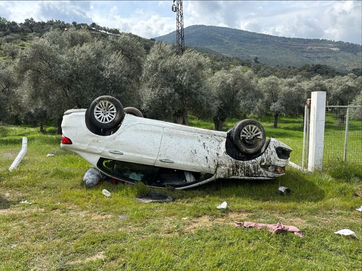 Muğla'nın Milas ilçesinde otomobilin devrilmesi sonucu 1 kişi öldü, 5 kişi yaralandı. İhbar...