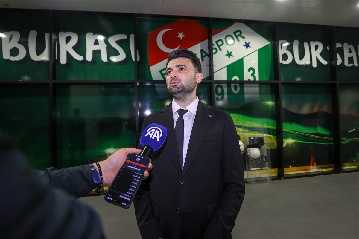 Nesine 3. Lig 1. Grup'ta şampiyonluğu geçen hafta garantileyen Bursaspor, evinde oynadığı ve 4-1...