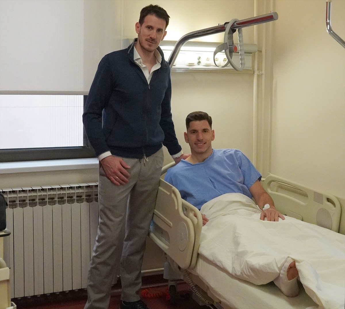 Net Global Sivasspor'da sol dizinde iç menisküs yırtığı tespit edilen kaleci Djordje Nikolic...