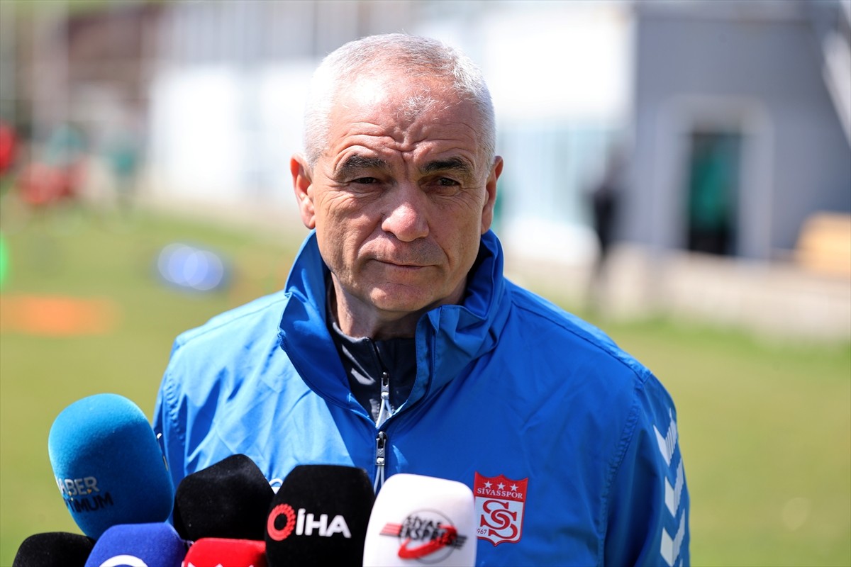 Net Global Sivasspor, Trendyol Süper Lig'in 34. haftasında deplasmanda Galatasaray ile oynayacağı...