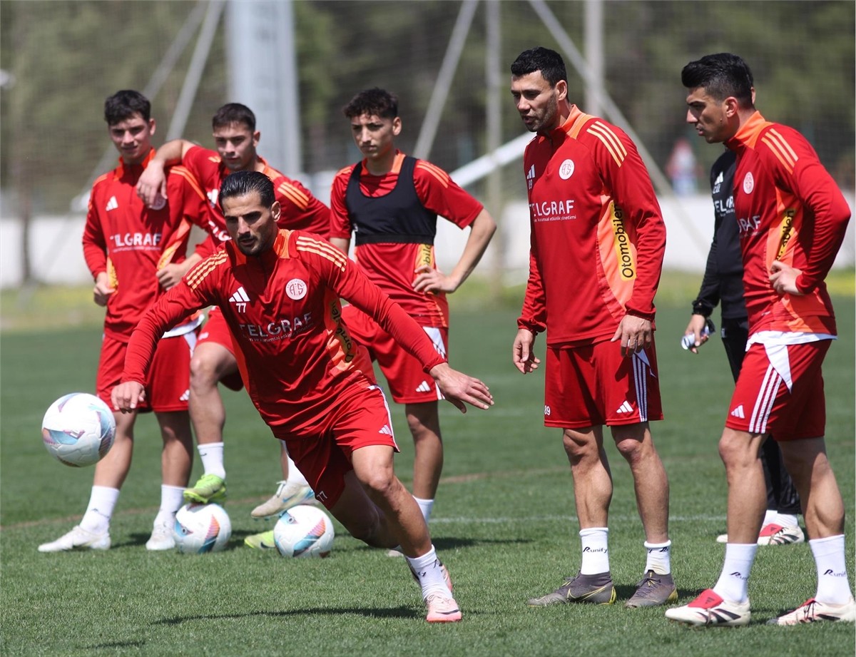 Onvo Antalyaspor, Trendyol Süper Lig'in 30. haftasında Reeder Samsunspor ile sahasında yapacağı...