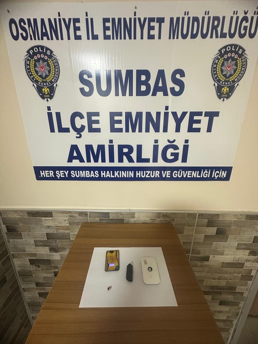 Osmaniye'nin Sumbas ilçesinde, ehliyet sınavına kopya düzeneğiyle giren zanlı gözaltına alındı....