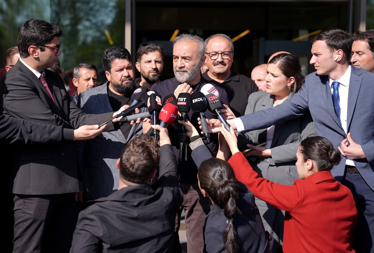 Oyuncu ve yönetmen Yılmaz Erdoğan (ortada), TBMM Başkanvekili ve DEM Parti İstanbul Milletvekili...