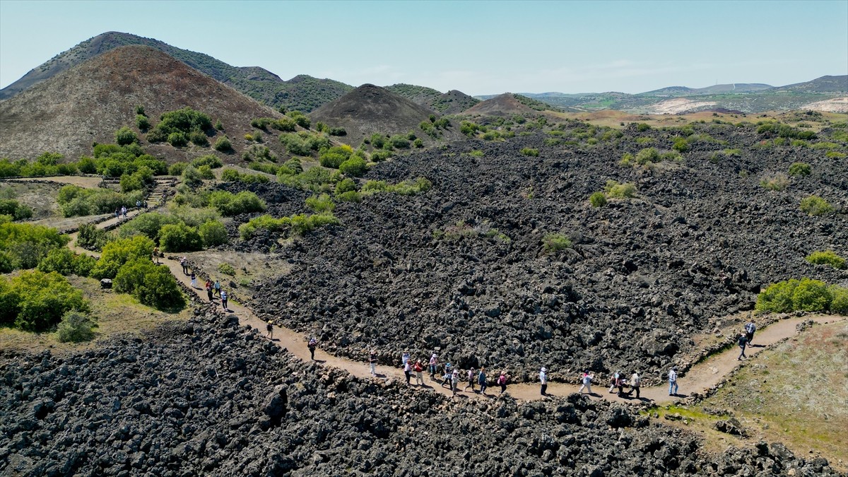 Portekiz'den gelen 36 jeoloji ve biyoloji öğretmeni, Manisa'daki Kula-Salihli UNESCO Küresel...
