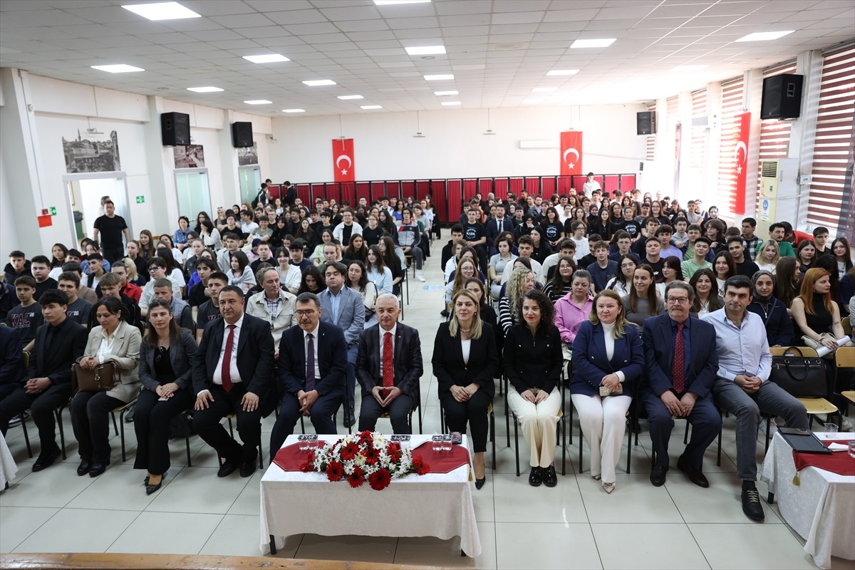 "Bilim ve Teknoloji Odaklı Genç İnsan Kaynağımız ile Birlikte Başarıyoruz" konferansı, Kırklareli...