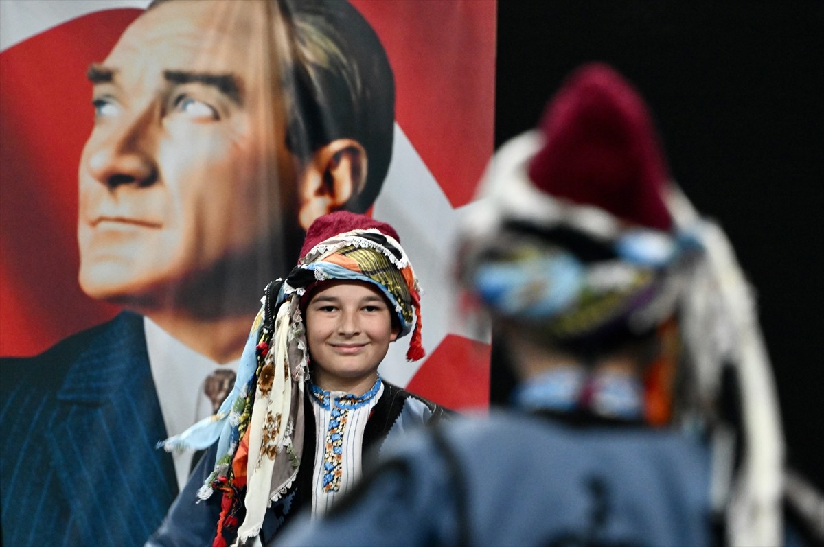 "Halk Oyunları Yıldızlar Türkiye Şampiyonası" Düzce'de başladı. Türkiye Halk Oyunları Federasyonu...