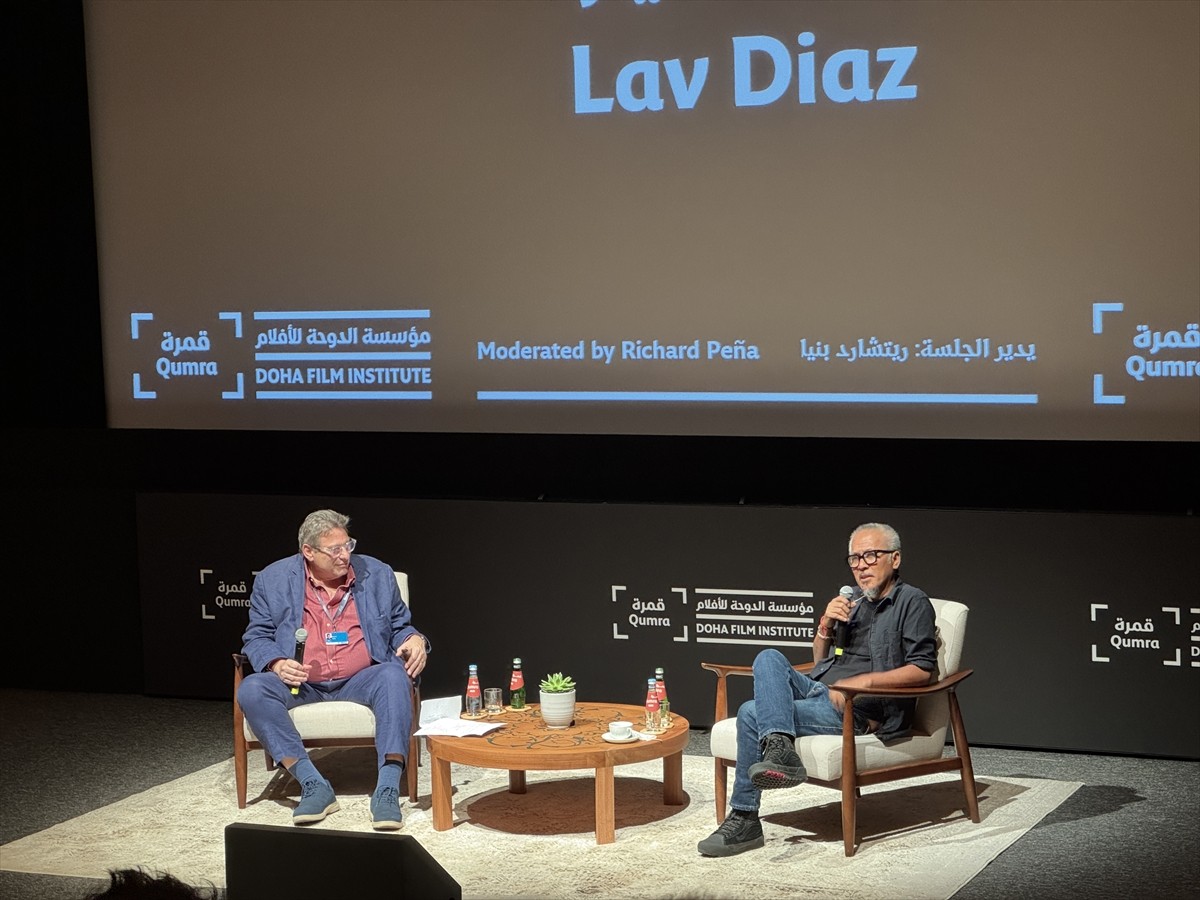 "Yavaş sinema" akımının öncülerinden, filmleri genellikle siyah-beyaz ve saatler süren epik...