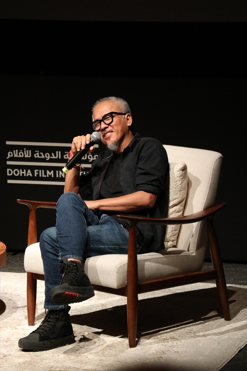 "Yavaş sinema" akımının öncülerinden, filmleri genellikle siyah-beyaz ve saatler süren epik...