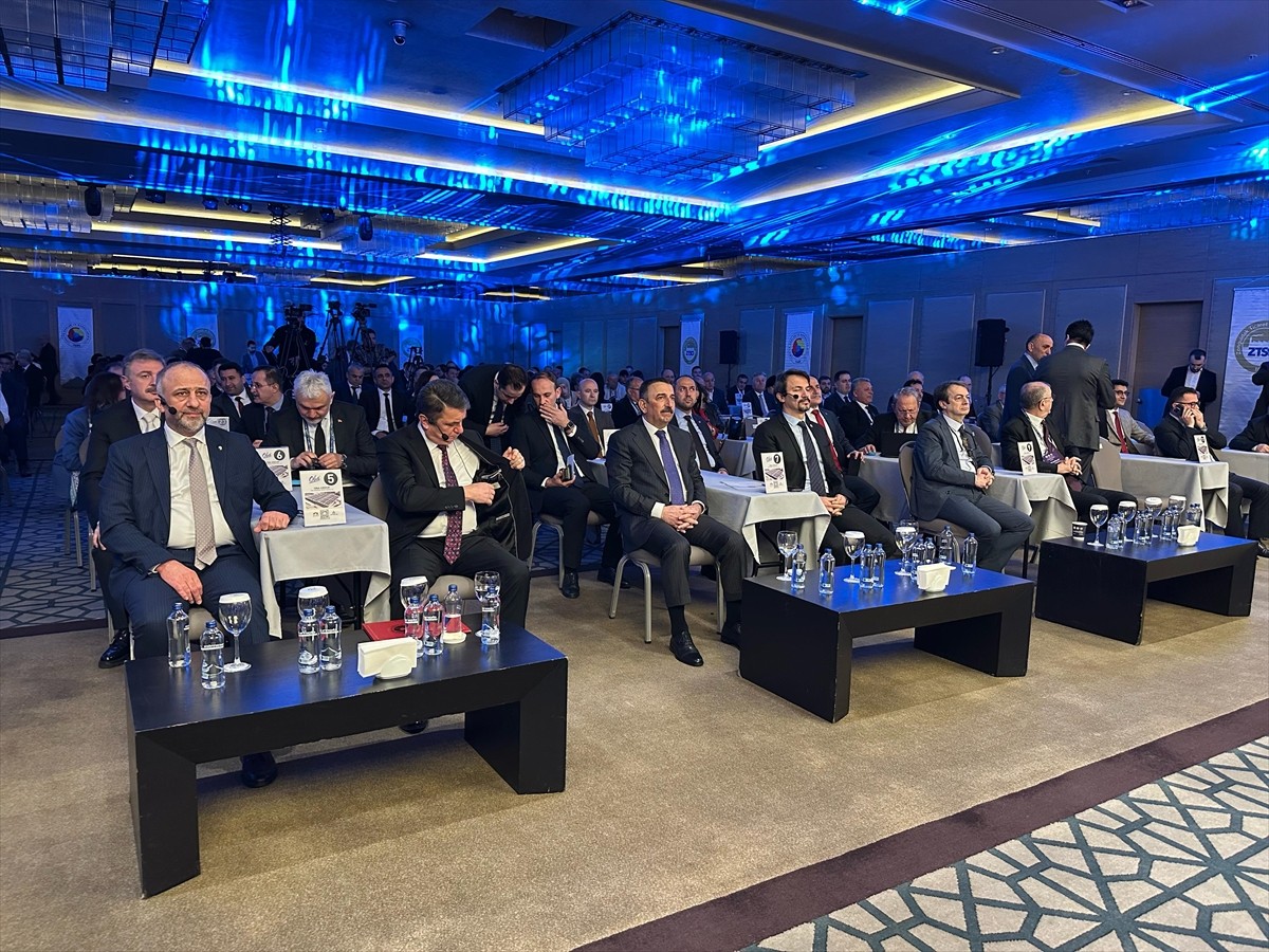 "Zonguldak Ekonomi Zirvesi", siyaset, iş ve ekonomi dünyasından temsilcilerin katılımıyla...