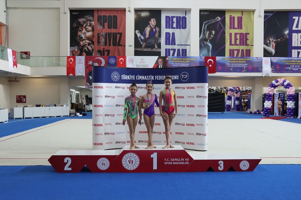 Ritmik Cimnastik Küçükler Federasyon Kupası, Mersin Olimpik Cimnastik Salonu'nda başladı. Kupanın...