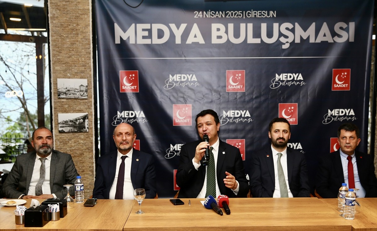 Saadet Partisi Genel Başkanı Mahmut Arıkan, Giresun Belediyesi Sosyal Tesisi'nde düzenlenen medya...
