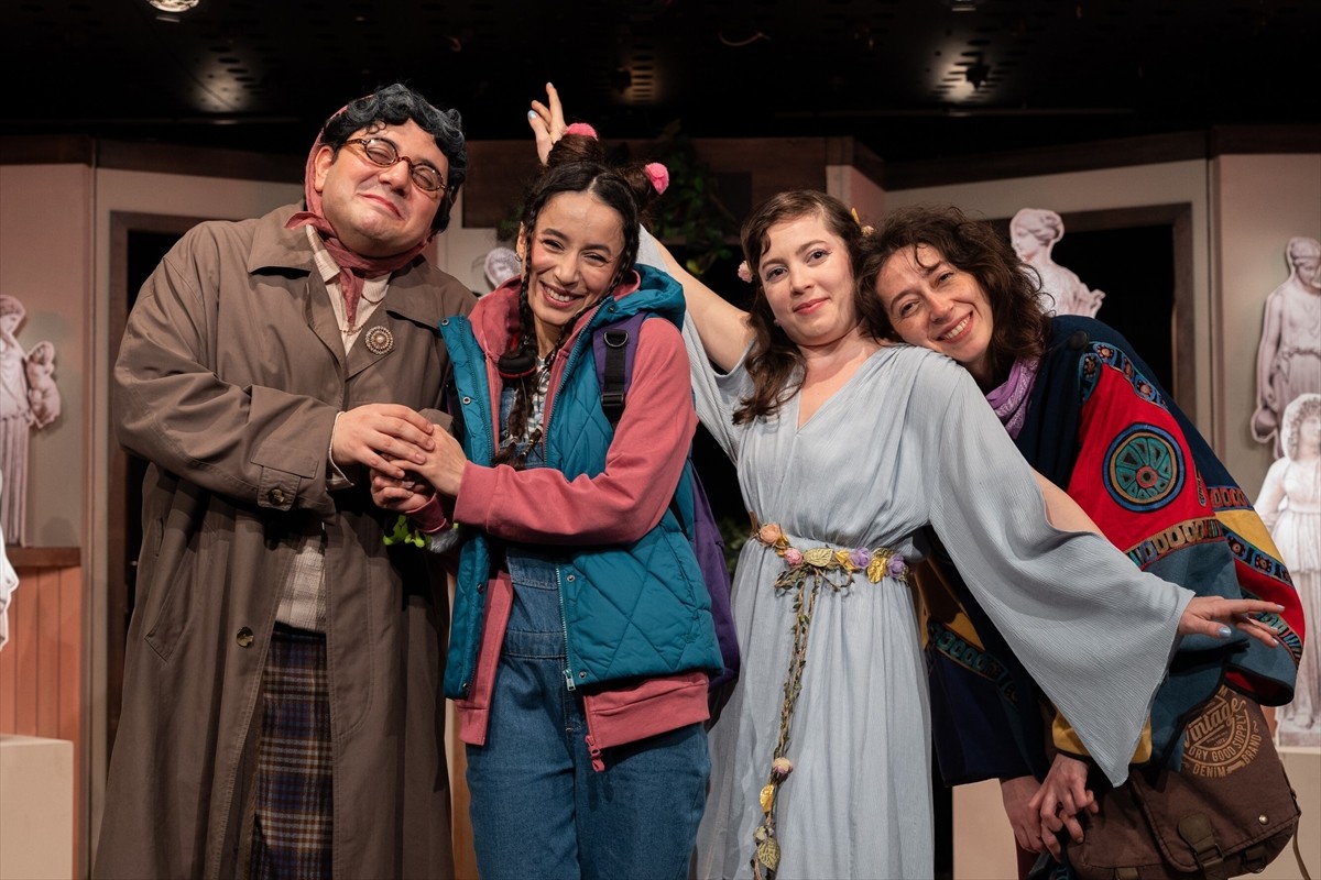 Sabancı Üniversitesi Gösteri Merkezi (SGM) baharı, ödüllü tiyatro oyunlarının yanı sıra usta...