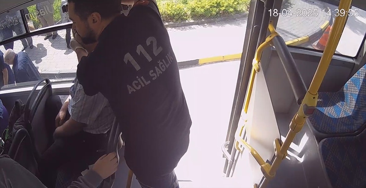 Sakarya'da belediye otobüsü şoförü, rahatsızlanan yolcuyu güzergahını değiştirerek hastaneye...