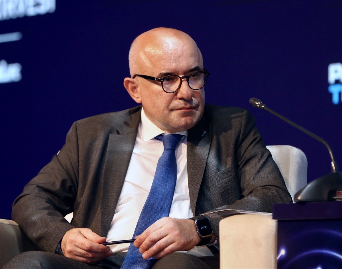 Sakarya'nın Sapanca ilçesinde düzenlenen "Uluslararası Ekonomi Zirvesi" kapsamında, ULAK...