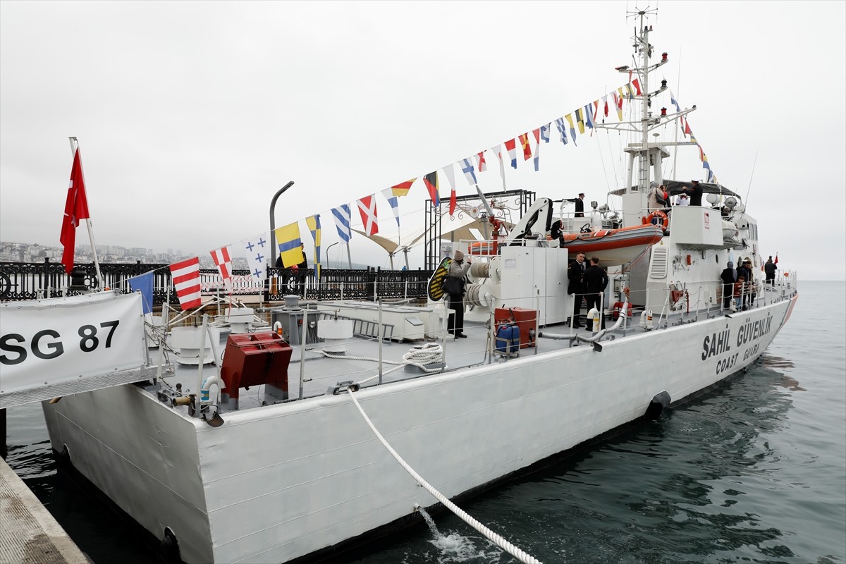 Samsun'da 23 Nisan Ulusal Egemenlik ve Çocuk Bayramı dolayısıyla Deniz Kuvvetleri Komutanlığına...