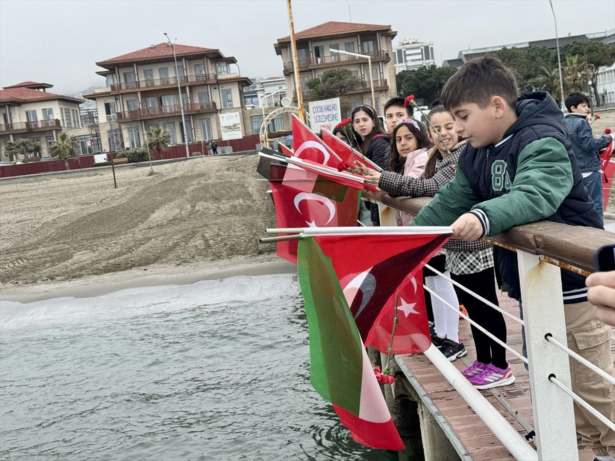 Samsun'da çocuklar İsrail'in Gazze'ye yönelik saldırılarında hayatını kaybeden yaşıtları için...