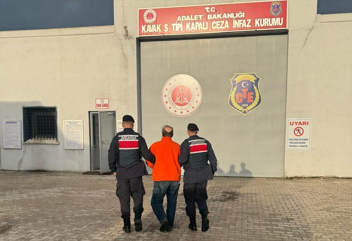 Samsun'un Canik ilçesinde hakkında 6 yıl 3 ay kesinleşmiş hapis cezası bulunan FETÖ/PDY hükümlüsü...