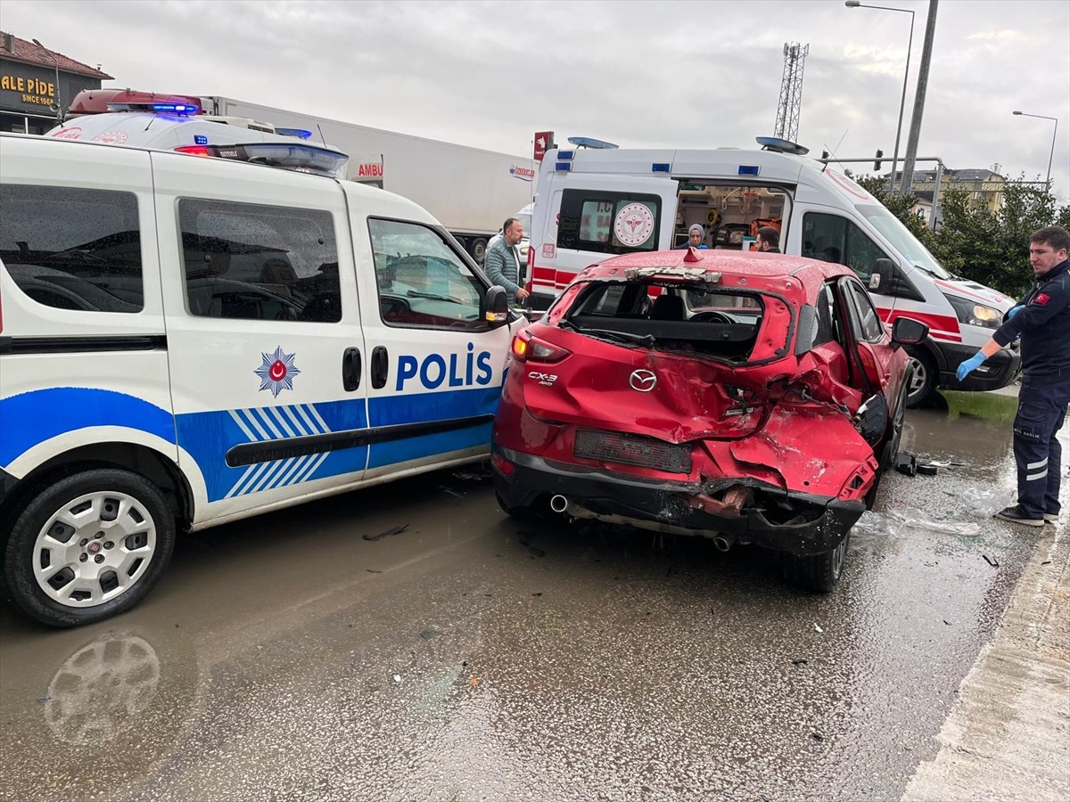 Samsun'un Çarşamba ilçesinde polis aracının da karıştığı zincirleme trafik kazasında 6 kişi...