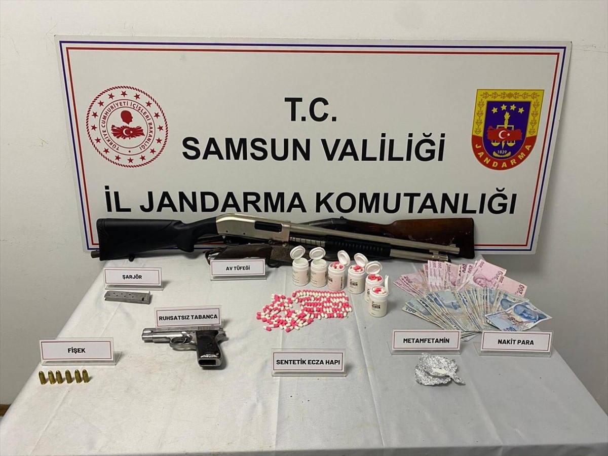 Samsun'un Tekkeköy ilçesinde düzenlenen uyuşturucu operasyonunda 5 şüpheli gözaltına alındı....