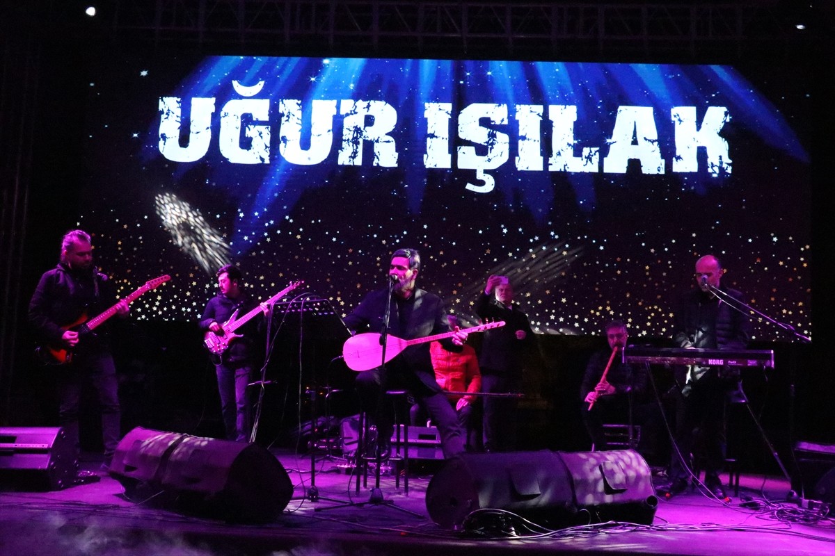 Sanatçı Uğur Işılak, Karabük Demir ve Çelik Fabrikalarının (KARDEMİR) temelinin atılışı ve...