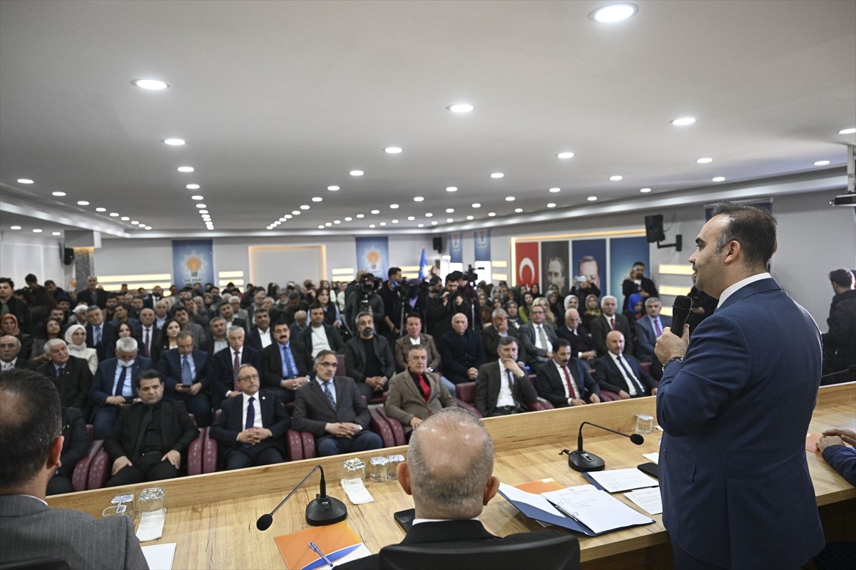 Sanayi ve Teknoloji Bakanı Mehmet Fatih Kacır, Van'daki programları kapsamında AK Parti İl...