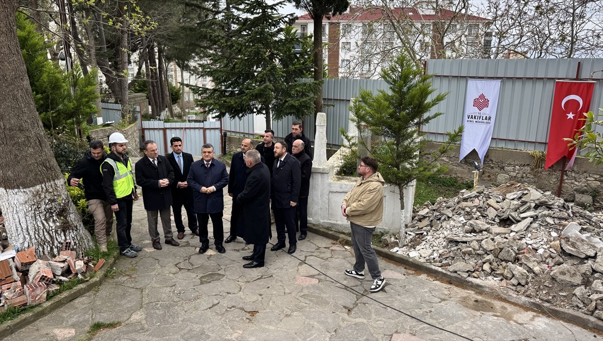 Sinop'ta, 675 yıllık tarihi geçmişe sahip Hatunlar Türbesi ve türbe ile aynı alanda bulunan Seyyid...