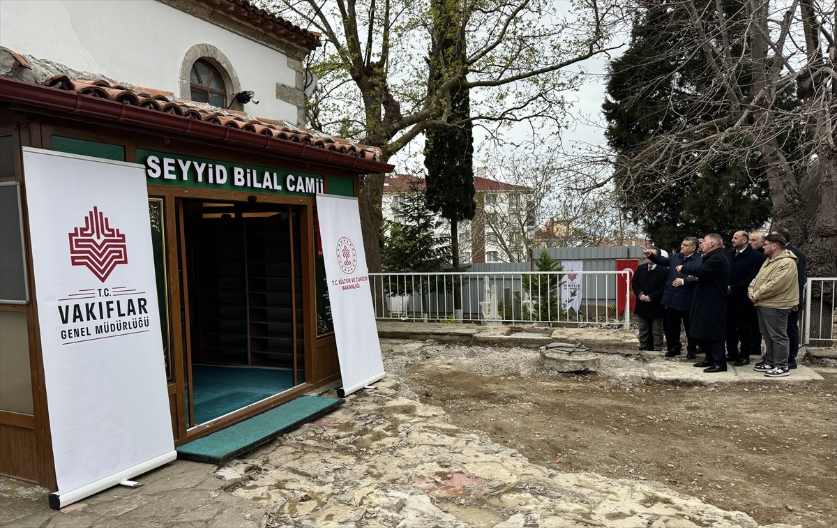 Sinop'ta, 675 yıllık tarihi geçmişe sahip Hatunlar Türbesi ve türbe ile aynı alanda bulunan Seyyid...