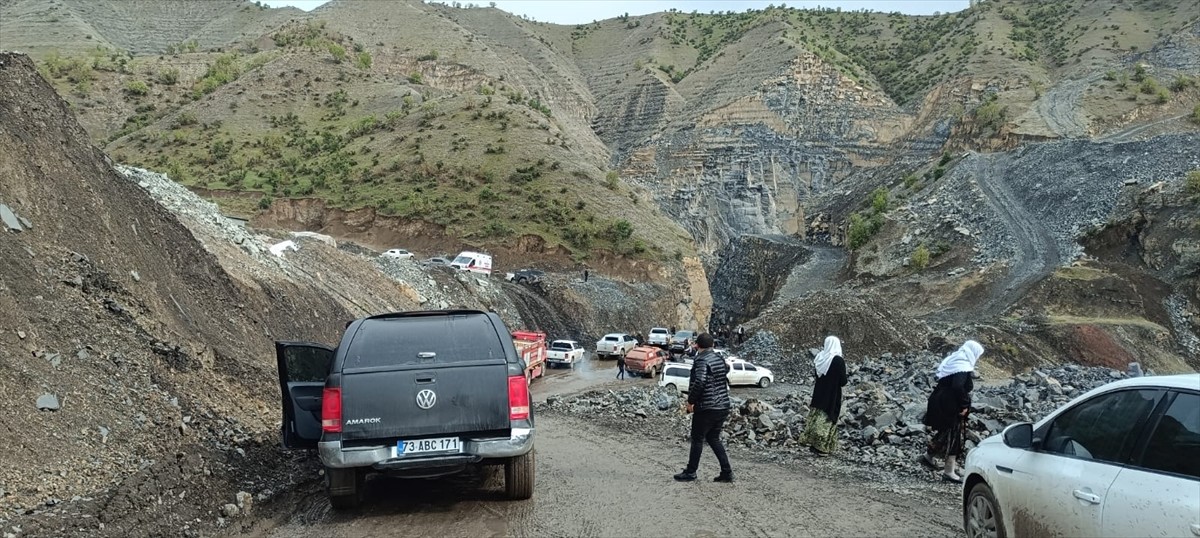 Şırnak'ta kömür ocağında üzerine kaya düşen iş makinesinin operatörü hayatını...