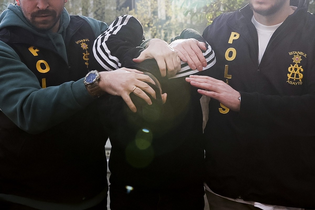 Şişli'de 2 kişinin hayatını kaybettiği silahlı saldırıya ilişkin Edirne'de gözaltına alınan 4...